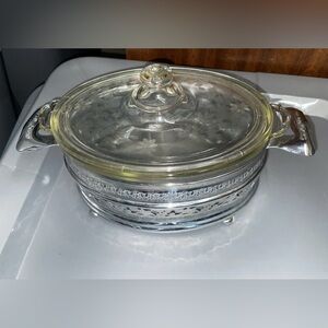VINTAGE ANCHOR HOCKING GLASS CASSEROLE DISH WITH SILVER METAL STAND